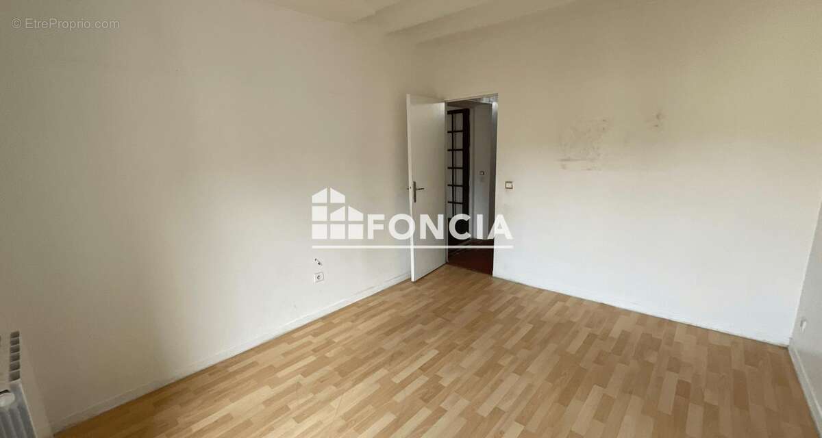 Plein cœur de Longjumeau, pour ce trois-pièces,en duplex, en intérieur de cour,proche de toutes les commodités, au calme et trés - photo 7
