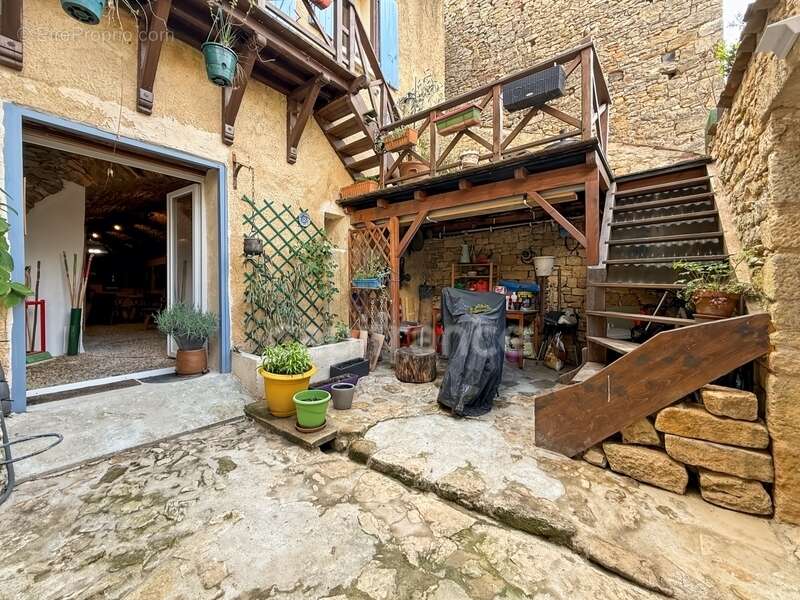 Maison de ville, Villefranche du Périgord, 140m2, totalement rénovée et meublée, cave voutée. Idéal résidence secondaire ou loca - photo 33