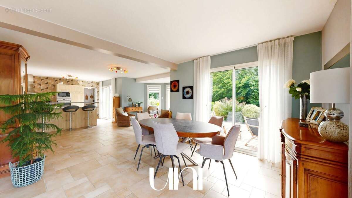 Maison à CORMELLES-LE-ROYAL