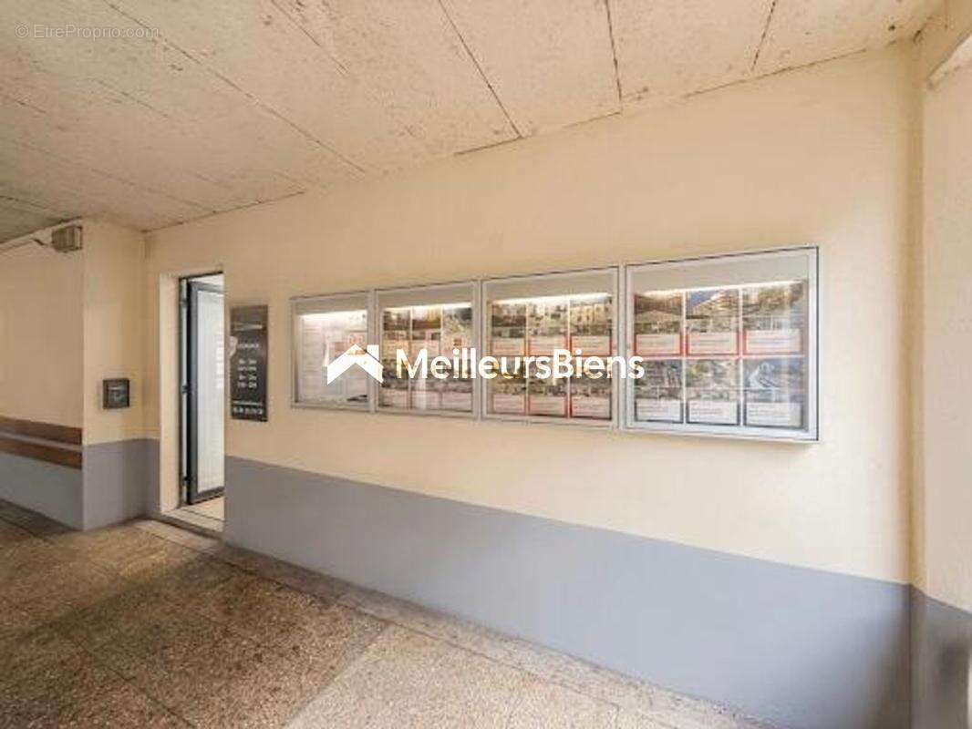 Murs Commerciaux Occupés 56 m² – Cergy Préfecture (Le Ponceau) – Idéal Investisseur / Rendement Sécurisé - photo 3