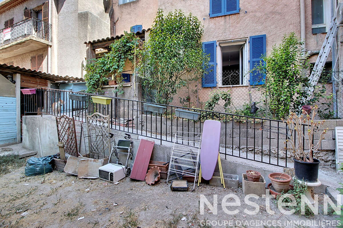 A vendre à LORGUES dans un immeuble familiale 4 lots d' appartements de 159 m² + jardin d'environ 100m2 - photo 14