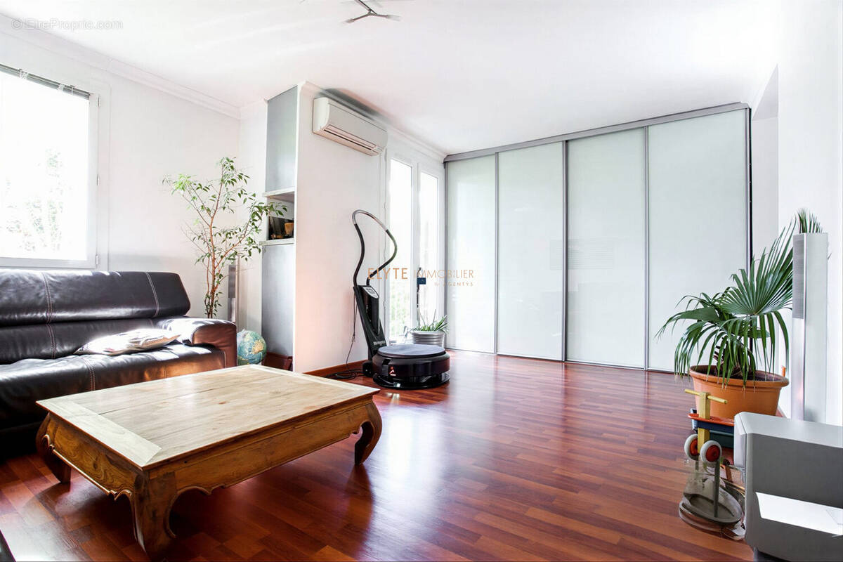 Appartement à MARSEILLE-9E