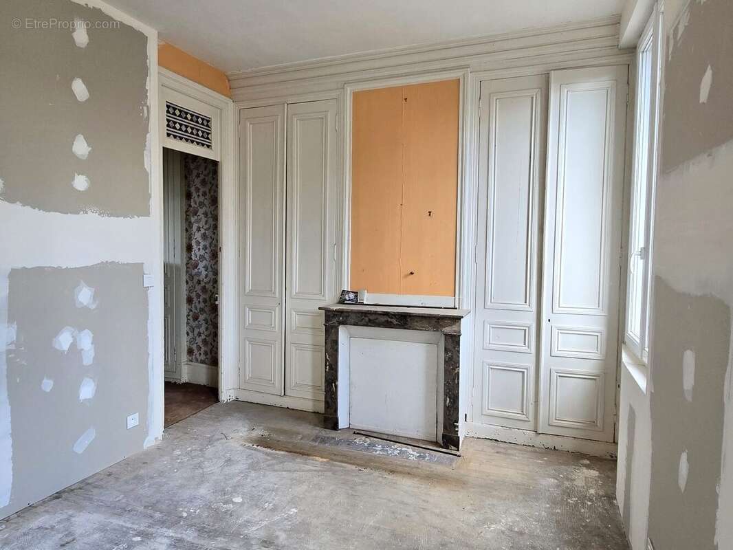 Chambre - Maison à FORMERIE