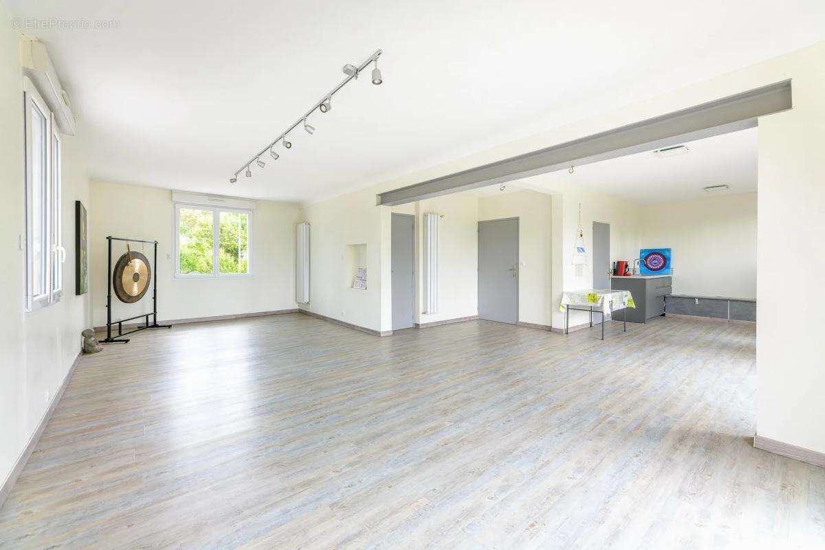 Maison de 8 pièces de 190.27 m² à Saint-Pierre-des-Corps - photo 4