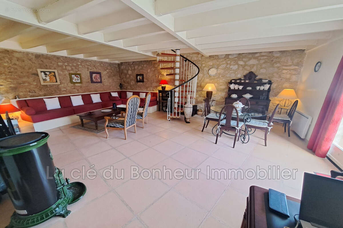 Maison à MONTAGNAC-MONTPEZAT