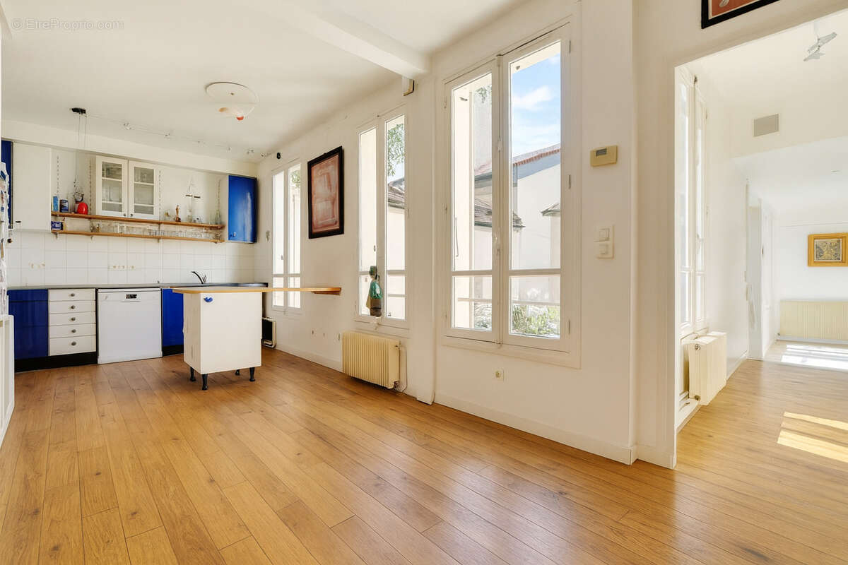 Appartement à PARIS-14E