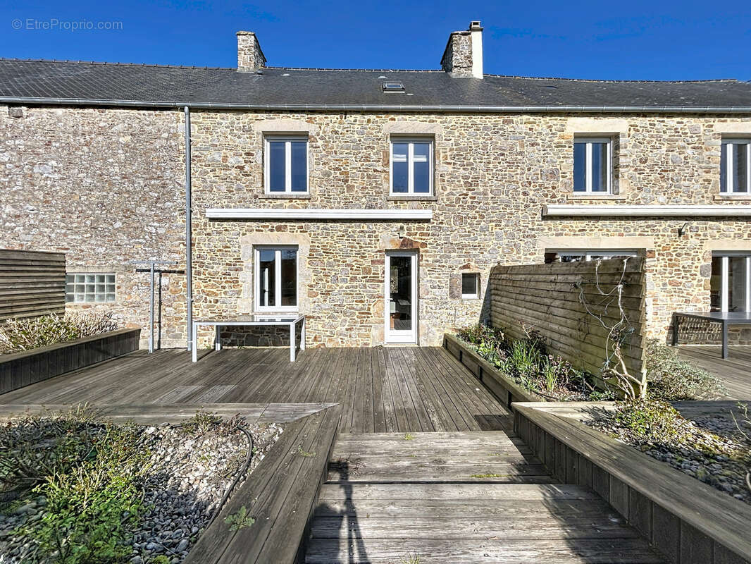 Maison à SAINT-MAURICE-EN-COTENTIN