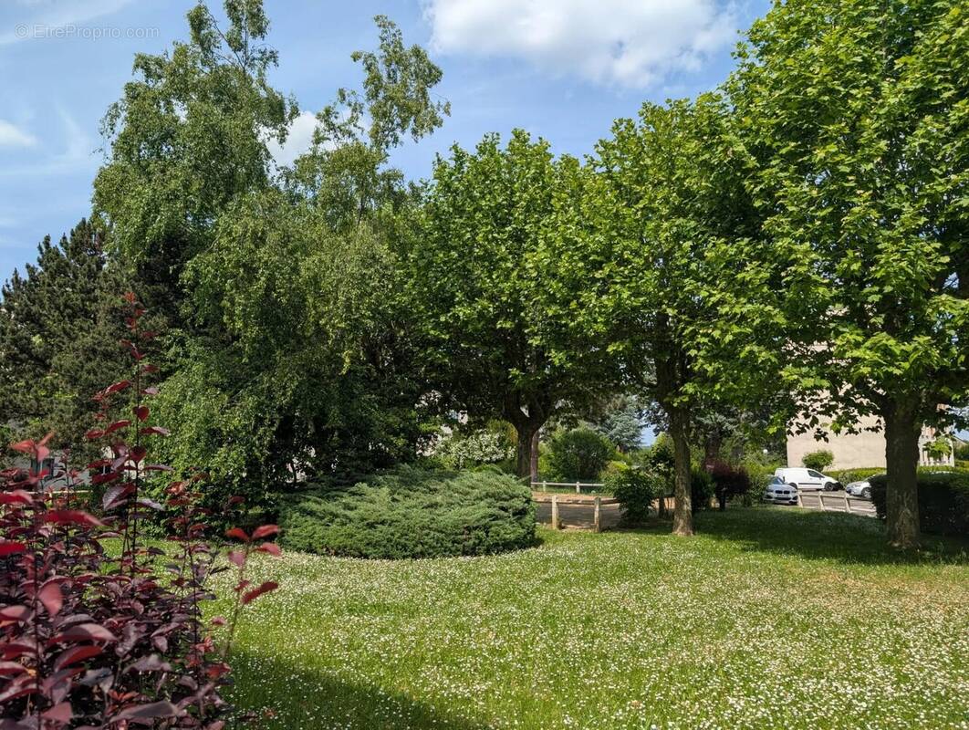 Appartement à LES CLAYES-SOUS-BOIS