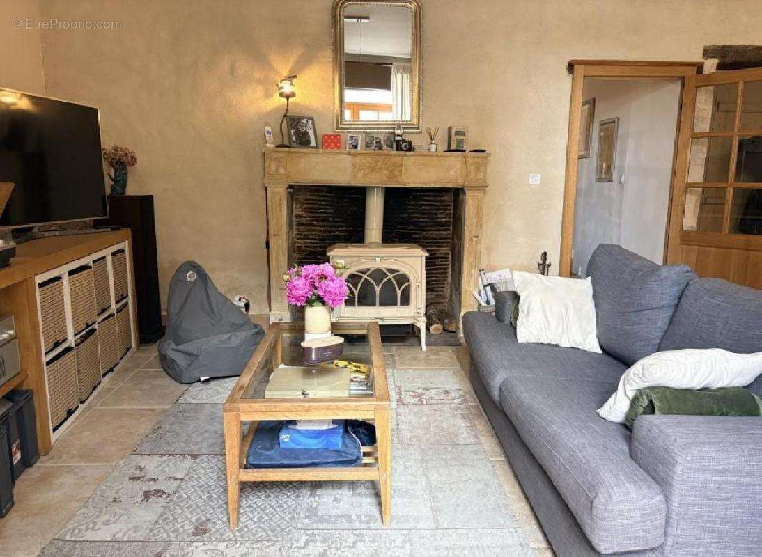 Maison à NANTEUIL-EN-VALLEE