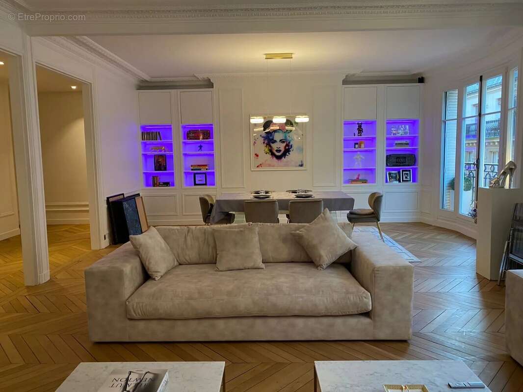 Appartement à PARIS-16E