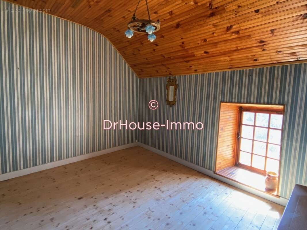 Maison à L&#039;ISLE-SUR-SEREIN