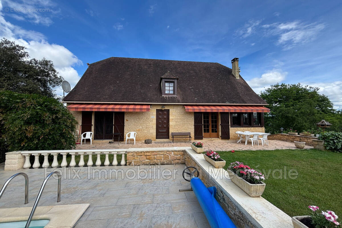 Maison à CARSAC-AILLAC