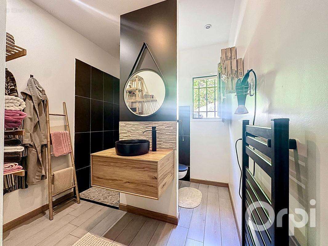 Maison à LA ROQUETTE-SUR-VAR