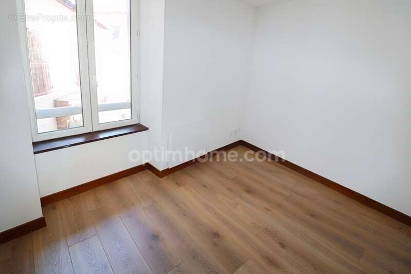 Appartement à SAINT-ETIENNE-DE-SAINT-GEOIRS