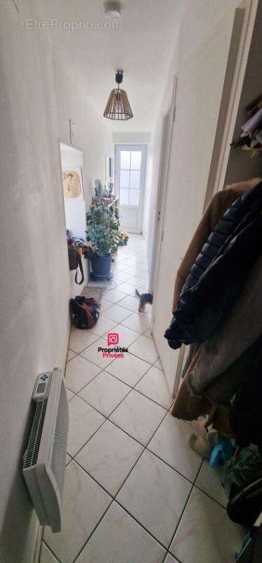 Immeuble de rapport - 90 m² - 4 pièces - local commercial et appartement T2 - photo 12
