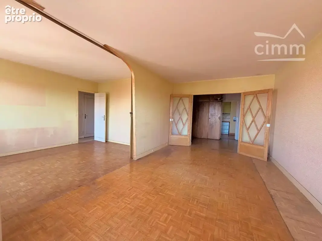 MONTREUIL — T4 de 80 m² avec beau balcon filant, vue dégagée, double parking et cave - photo 5