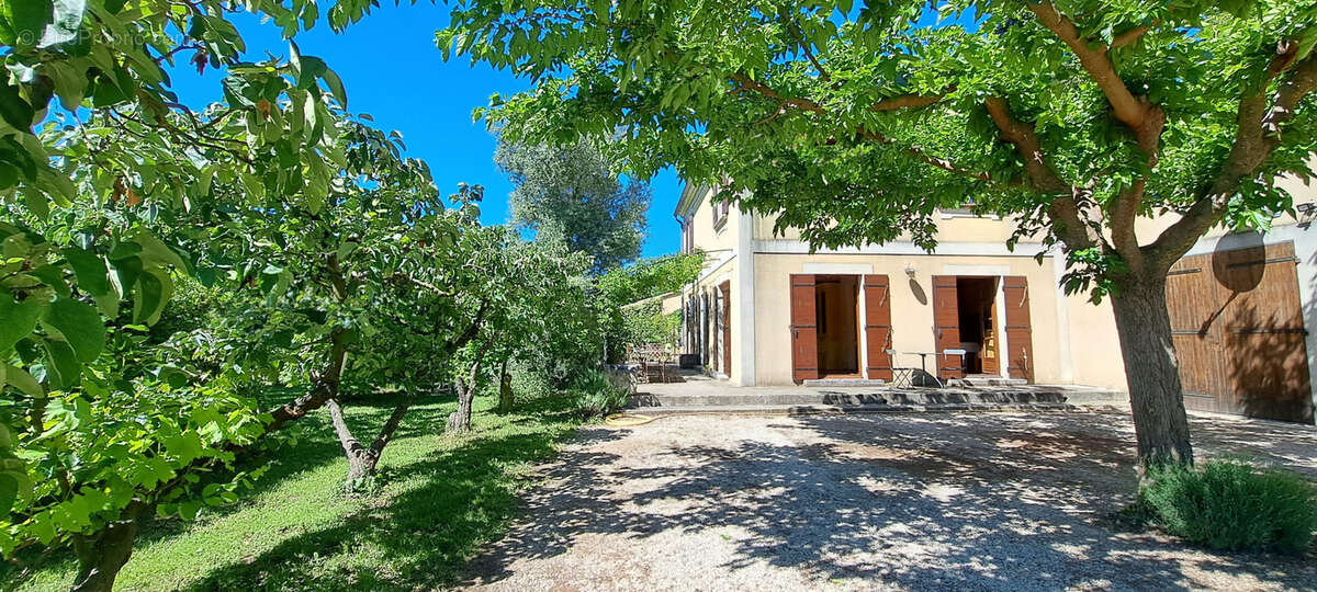 Maison à L'ISLE-SUR-LA-SORGUE