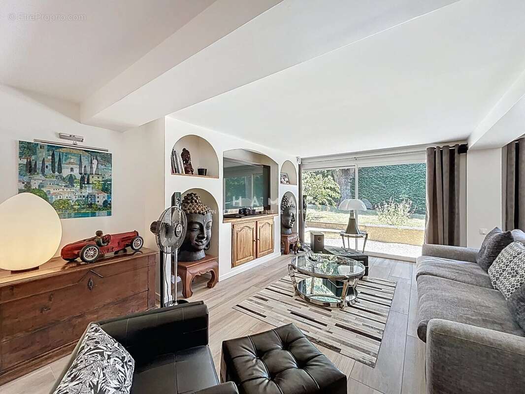 Maison à LA TOUR-DE-SALVAGNY