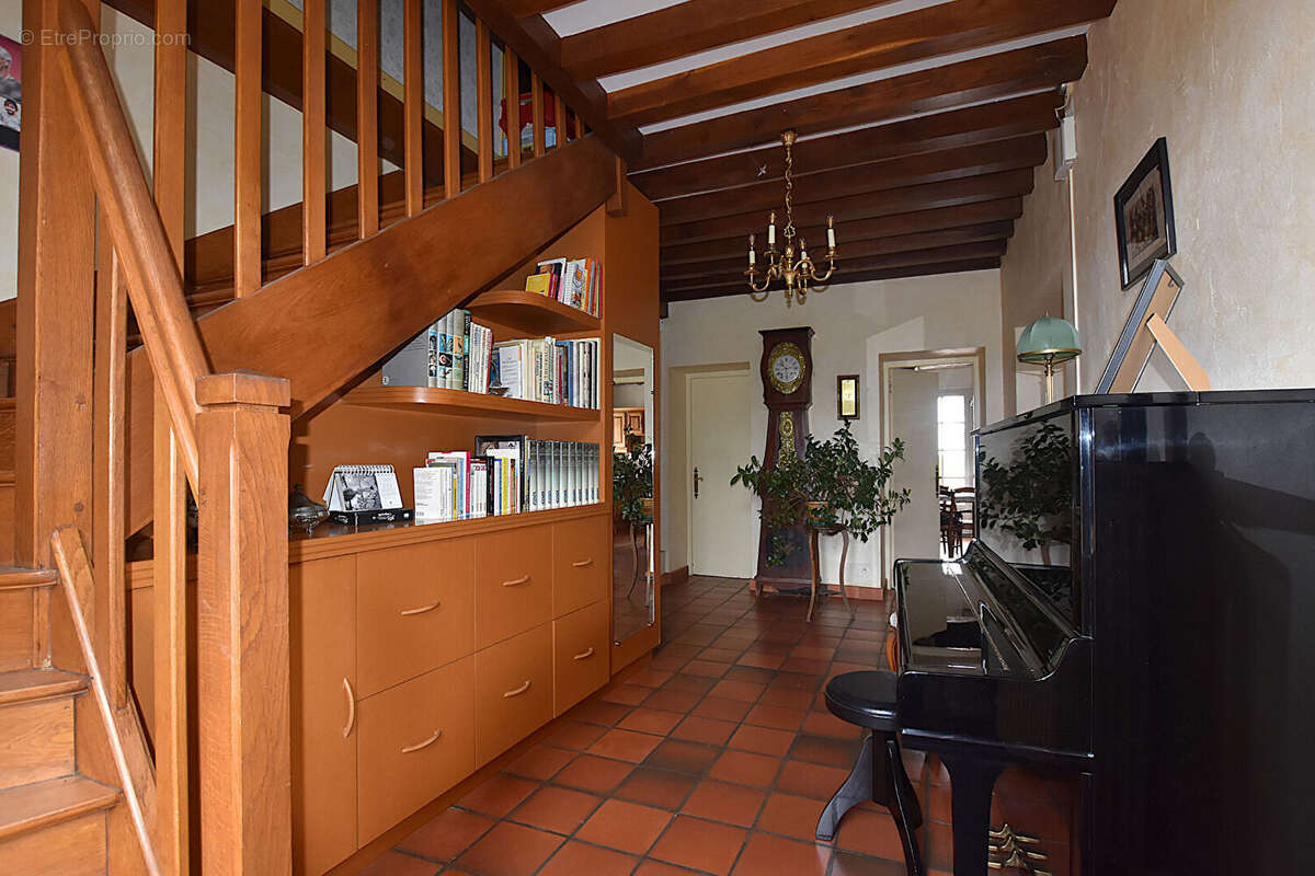 Maison avec cachet et beau terrain : - photo 10