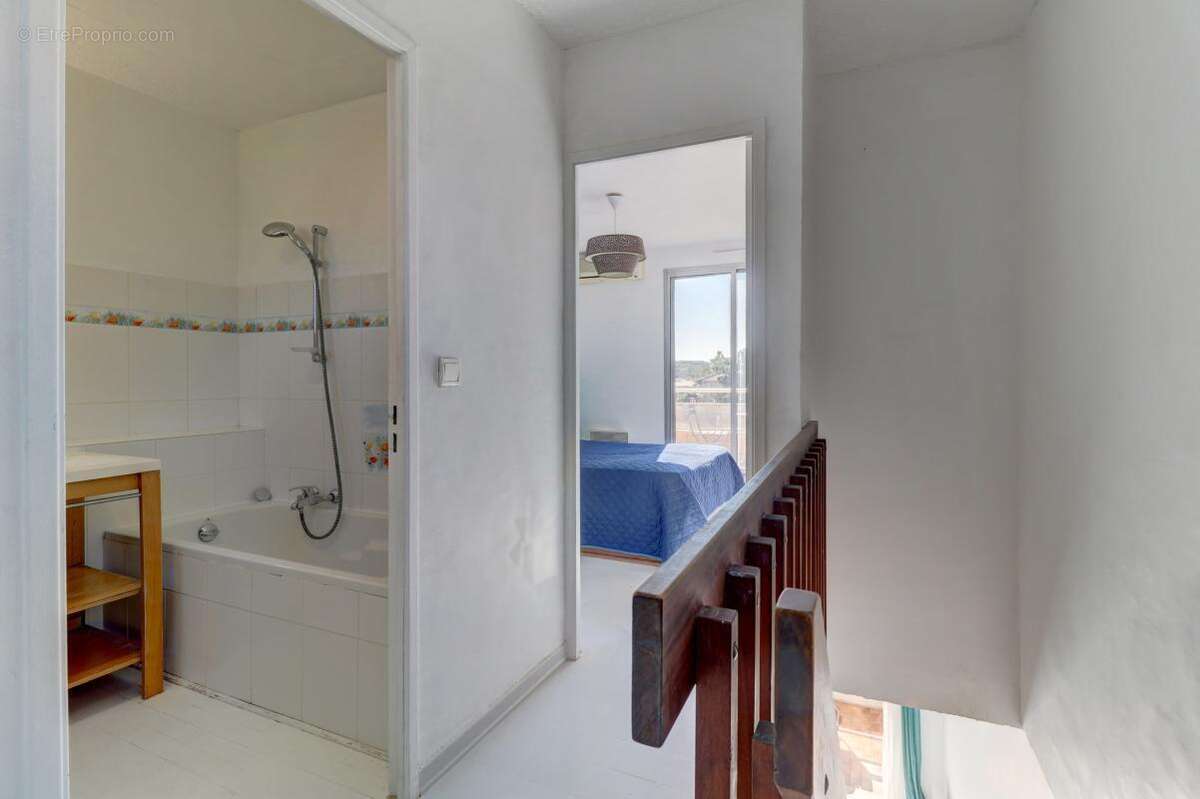 Appartement à SAINT-LAURENT-DU-VAR