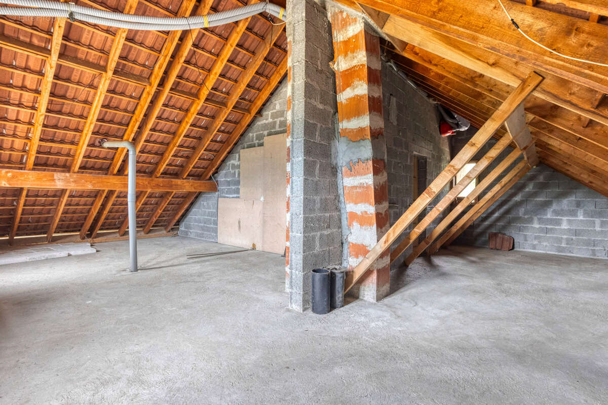 Maison à LA COMBE-DE-LANCEY