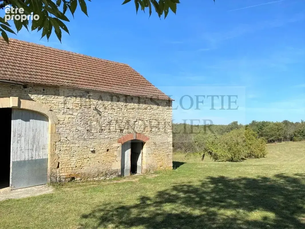 Ancien corps de ferme avec nombreux bâtiments sur 2 ha de terrain, avec belles vues sur la campagne environnan - photo 24