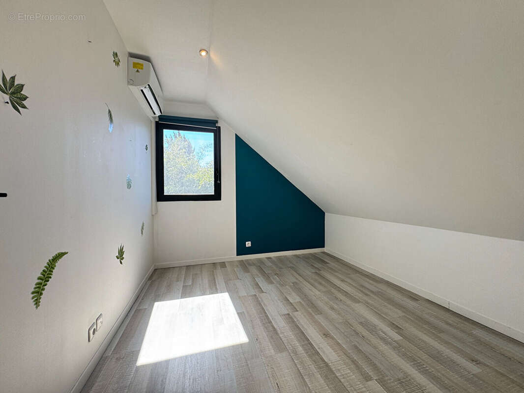 A VENDRE - La Montagne proche Ruisseau Blanc - Villa contemporaine T7 avec piscine, garage et vue mer - photo 16