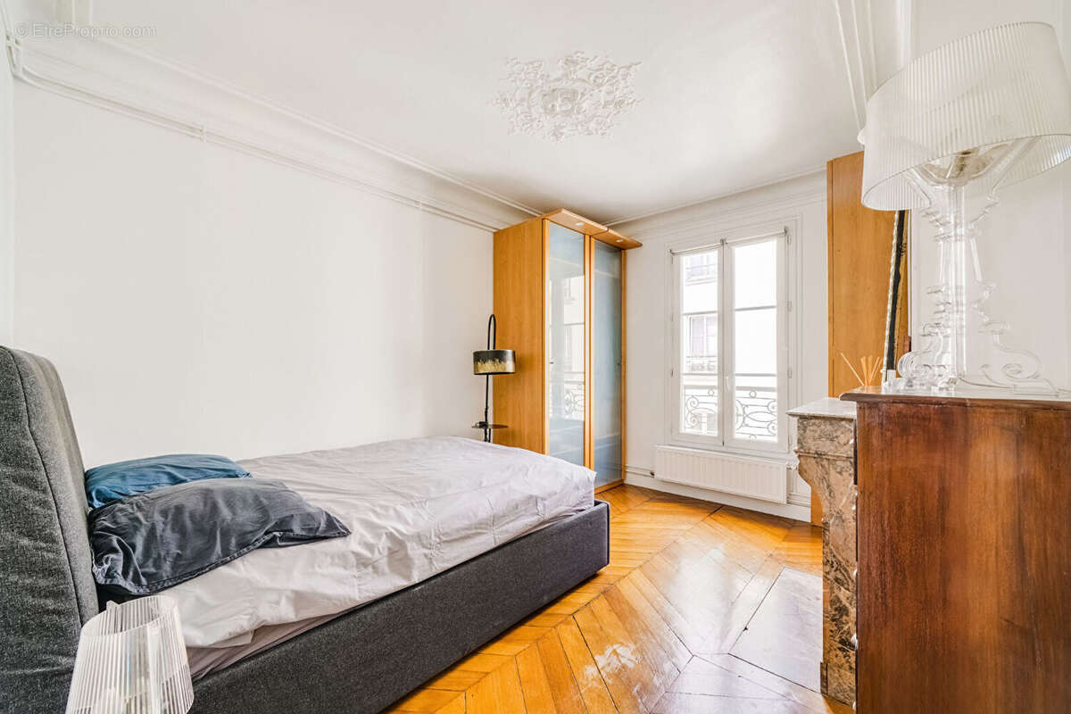 Paris 14ème-Rue Daguerre-76 m2 de charme avec ascenseur,parquet  et cour arborée - photo 5