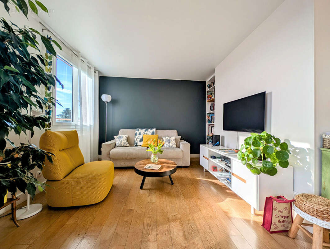 Appartement à LE MESNIL-LE-ROI