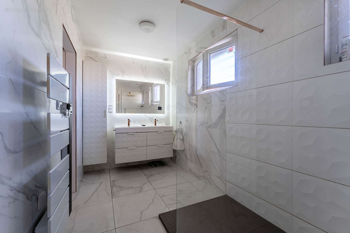 Maison à SAINT-GERMAIN-SUR-L'ARBRESLE