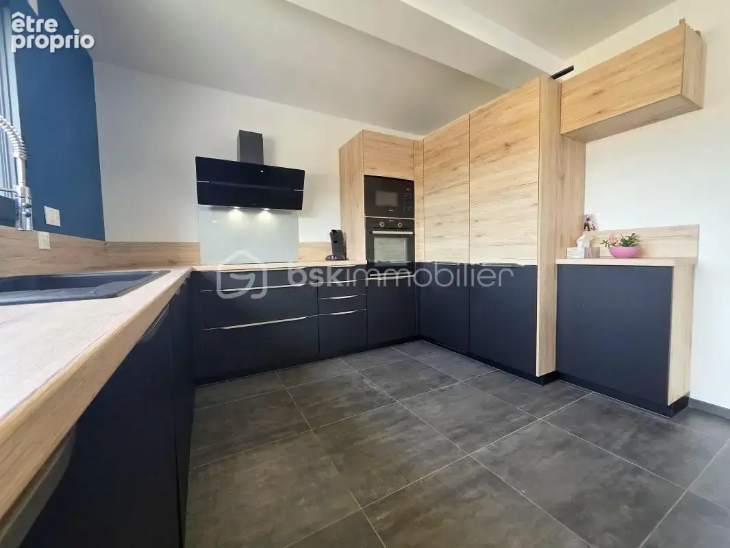 Maison contemporaine de 2023 avec 1 861 m² de terrain - photo 2