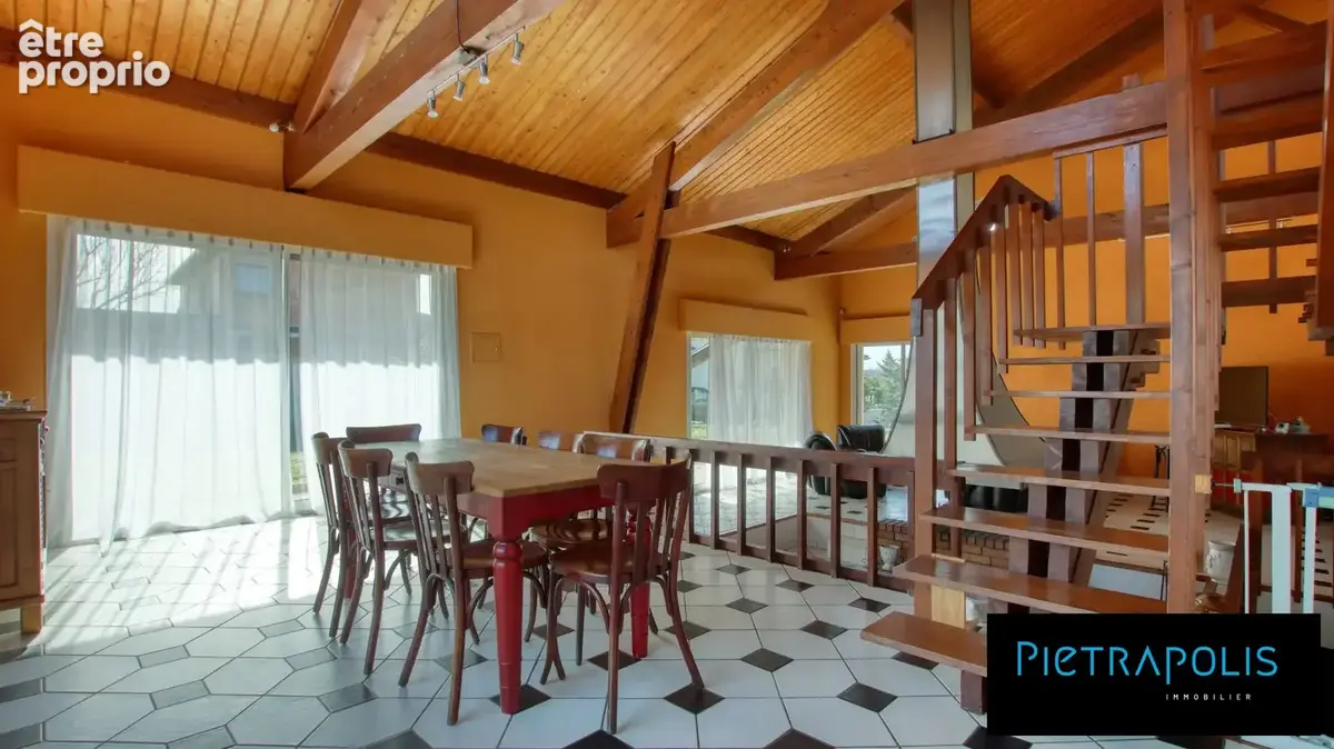 Maison 270 m² à Thil  - photo 9