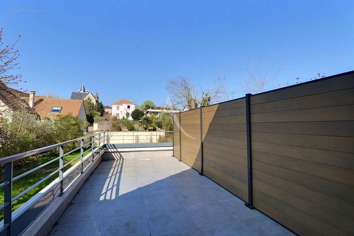 Maison à LE MESNIL-LE-ROI