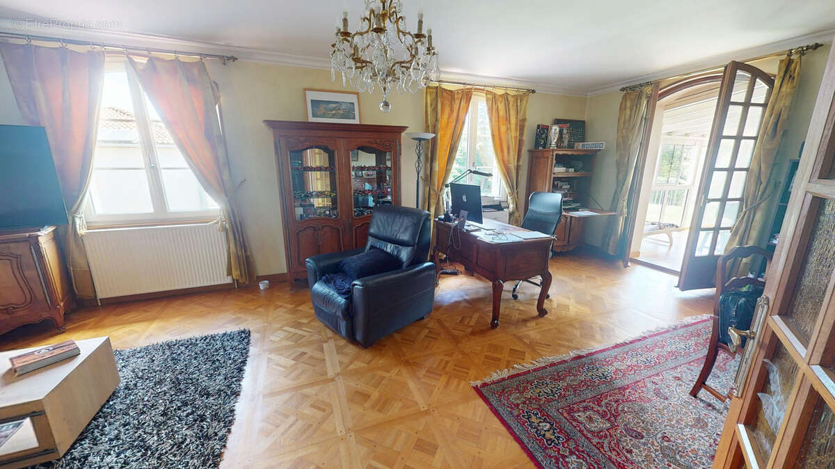 Maison à BRIVES-CHARENSAC