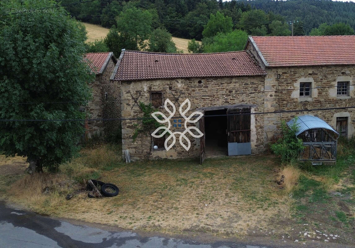 Grange sur 882 m2 de terrain à Saint-Vert - photo 10
