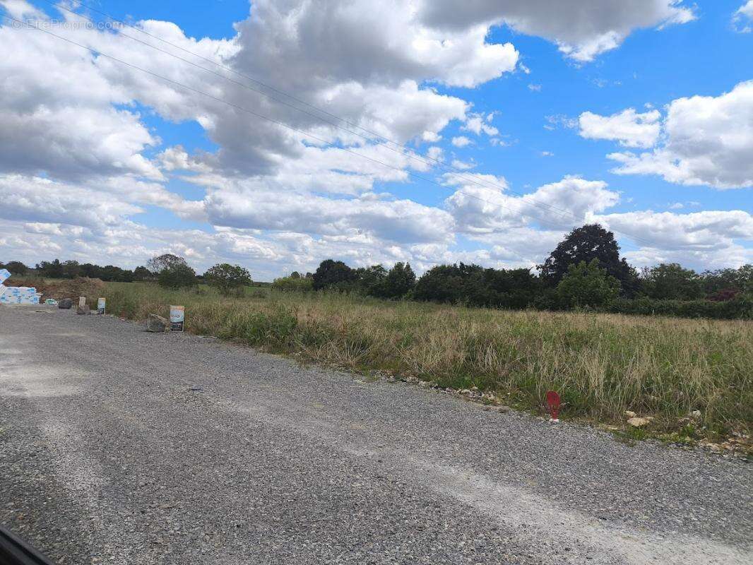 Terrain à JAUNAY-CLAN