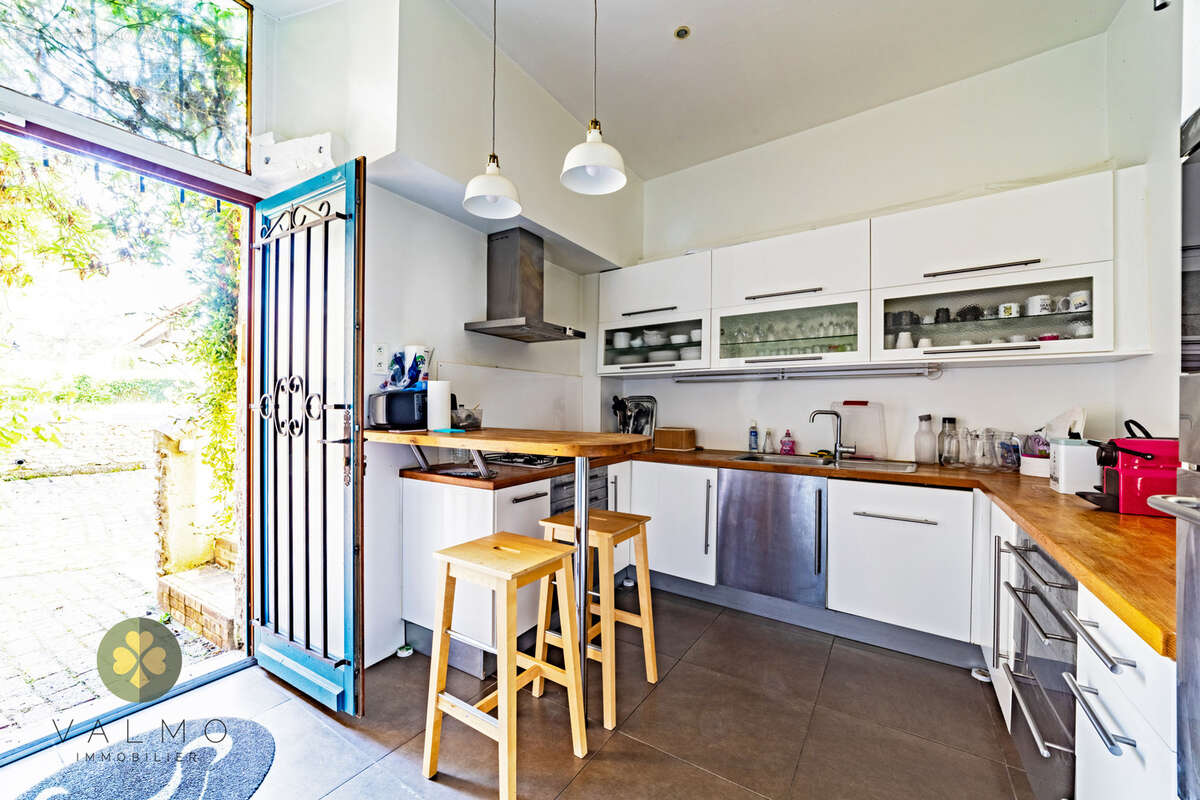 Maison à LA QUEUE-LES-YVELINES