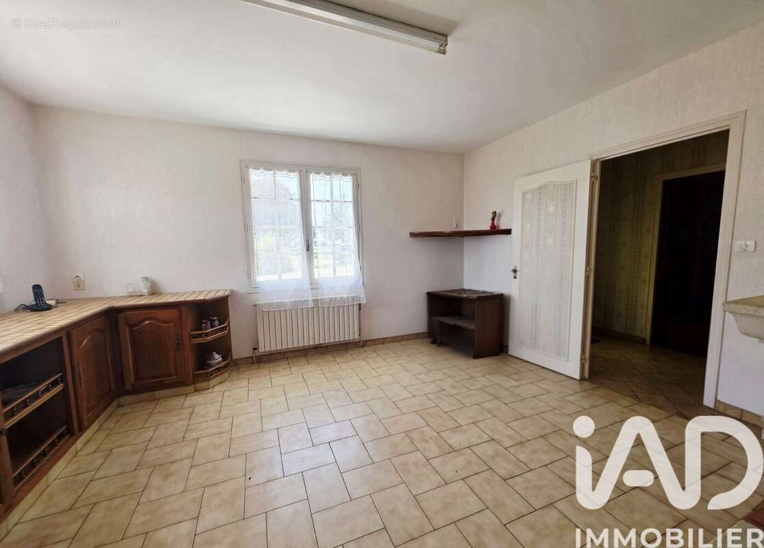 Maison 121 m² à Aigre  - photo 5