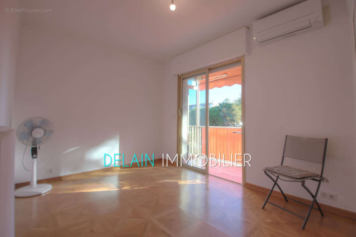 Appartement à SAINT-LAURENT-DU-VAR