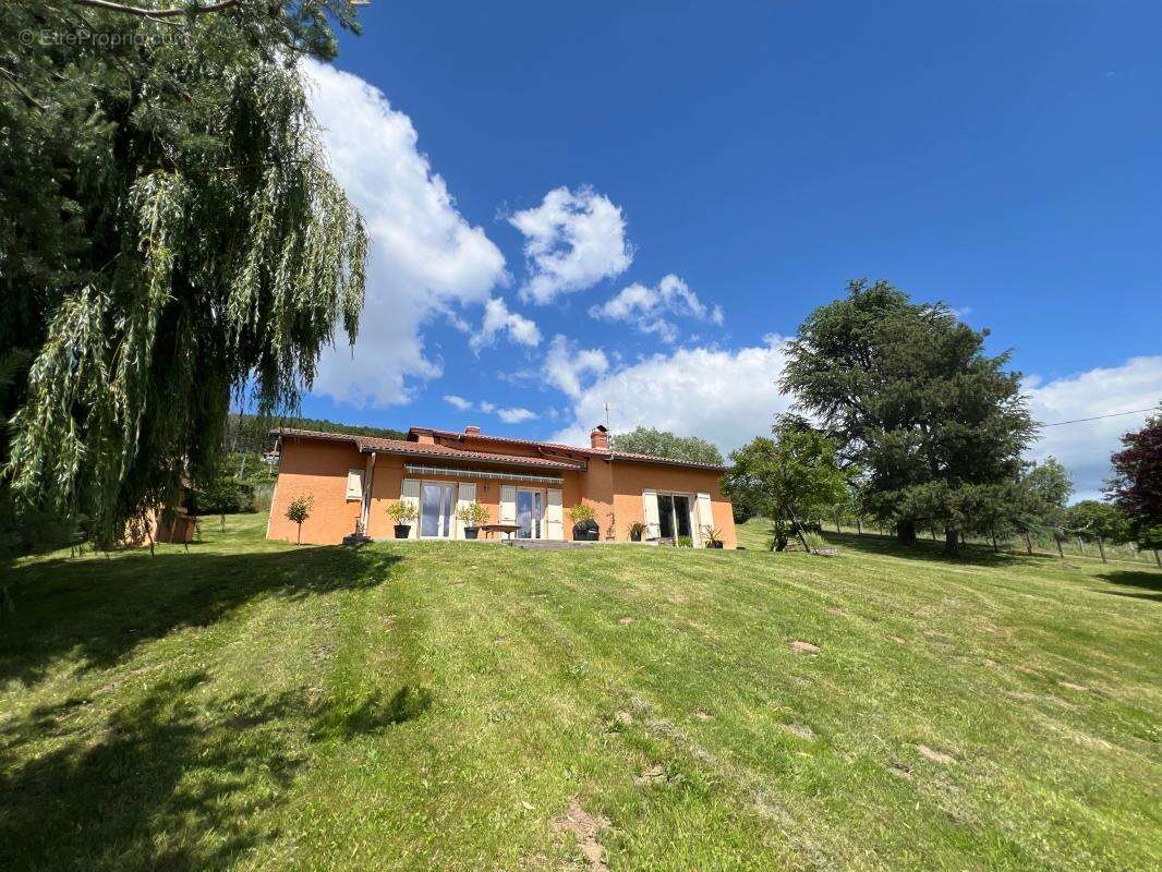 Maison à MONTROTTIER