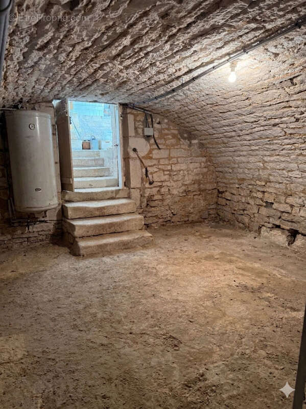 Maison à YROUERRE