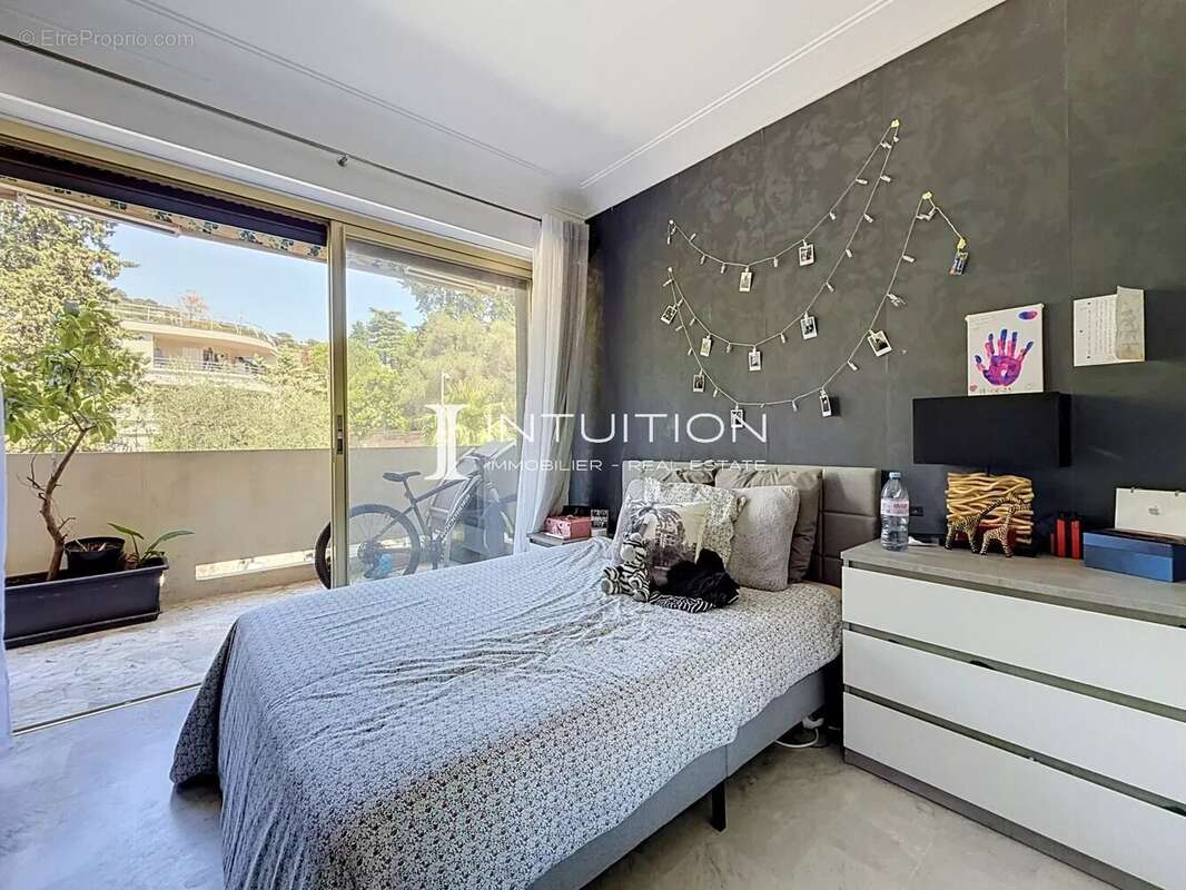 Cannes - Bénéfiat : Appartement 4 pièces traversant avec terrasses - photo 17