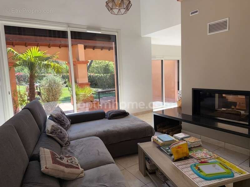 Maison à MONTAIGUT-SUR-SAVE