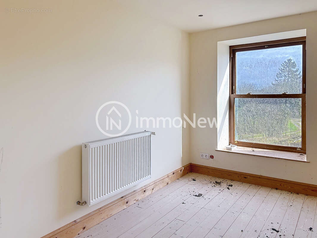 Belle maison a renover avec gite 370 m2 sur terrain de 1 hectare sans voisins - photo 16