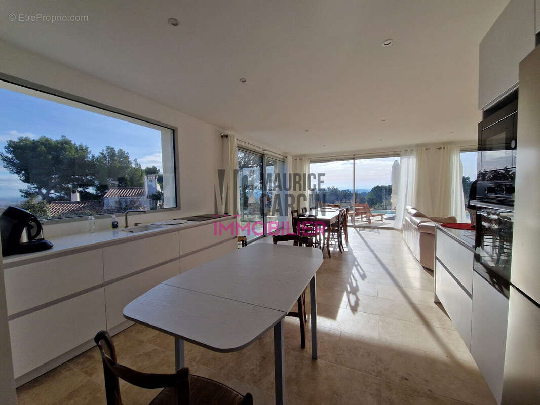 Maison à L'ISLE-SUR-LA-SORGUE