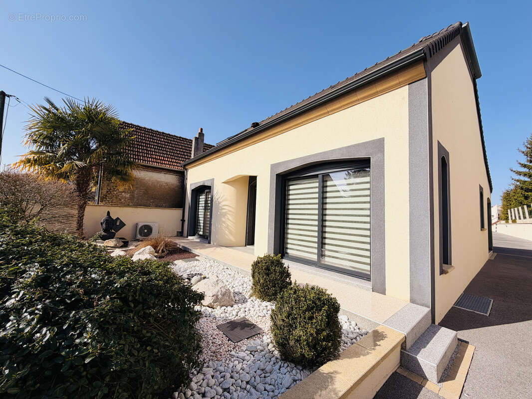 Maison à SAINT-QUENTIN