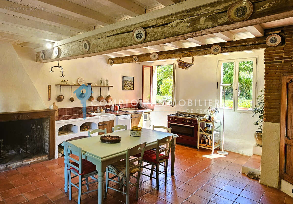 Propriété Historique du 14 ième Siècle - 16 pièces - 550 m2 sur un terrain de 8000 m2 - photo 5