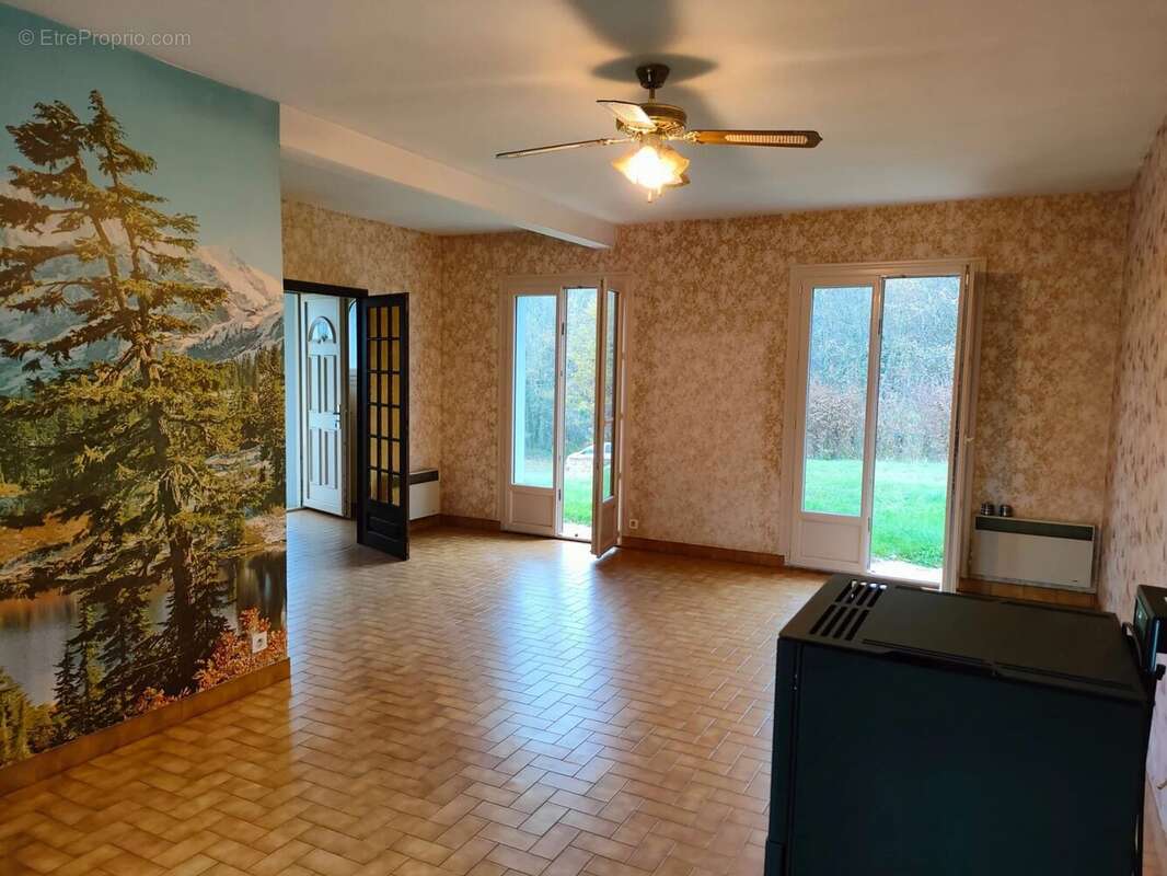 Maison à LA CHAPELLE-MONTBRANDEIX