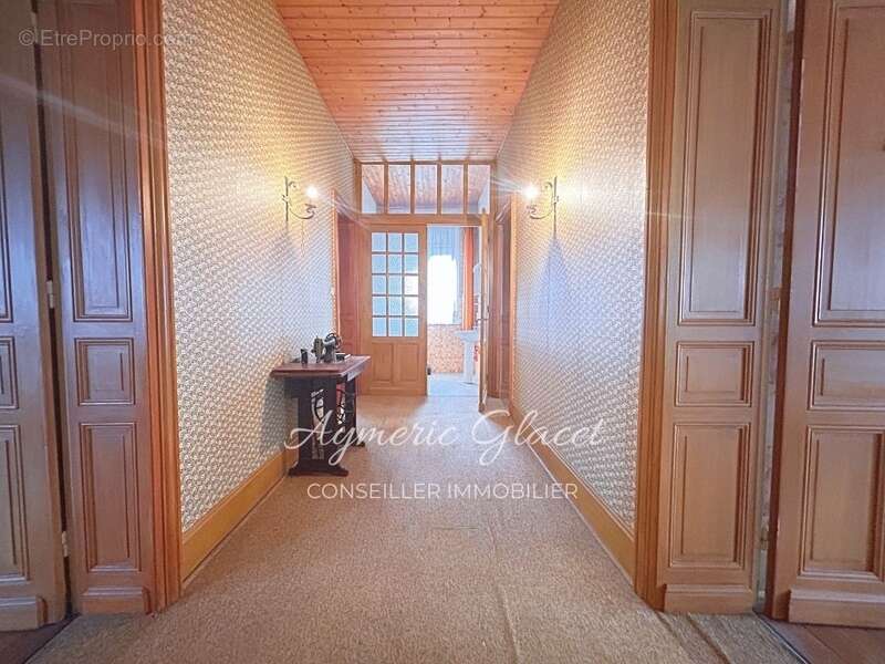  Noyelles-sur-Selle — Grande maison familiale de 234 m², dépendances et cour pavée. Une maison de caractère, désormais à 276 000 - photo 10