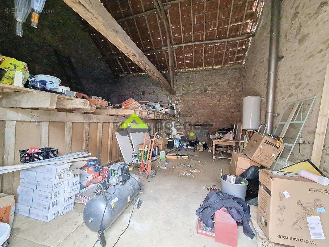 Maison à LA CHAPELLE-TAILLEFERT